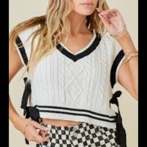 Day + Moon V Neck Sweater Vest Black & White Size Medium